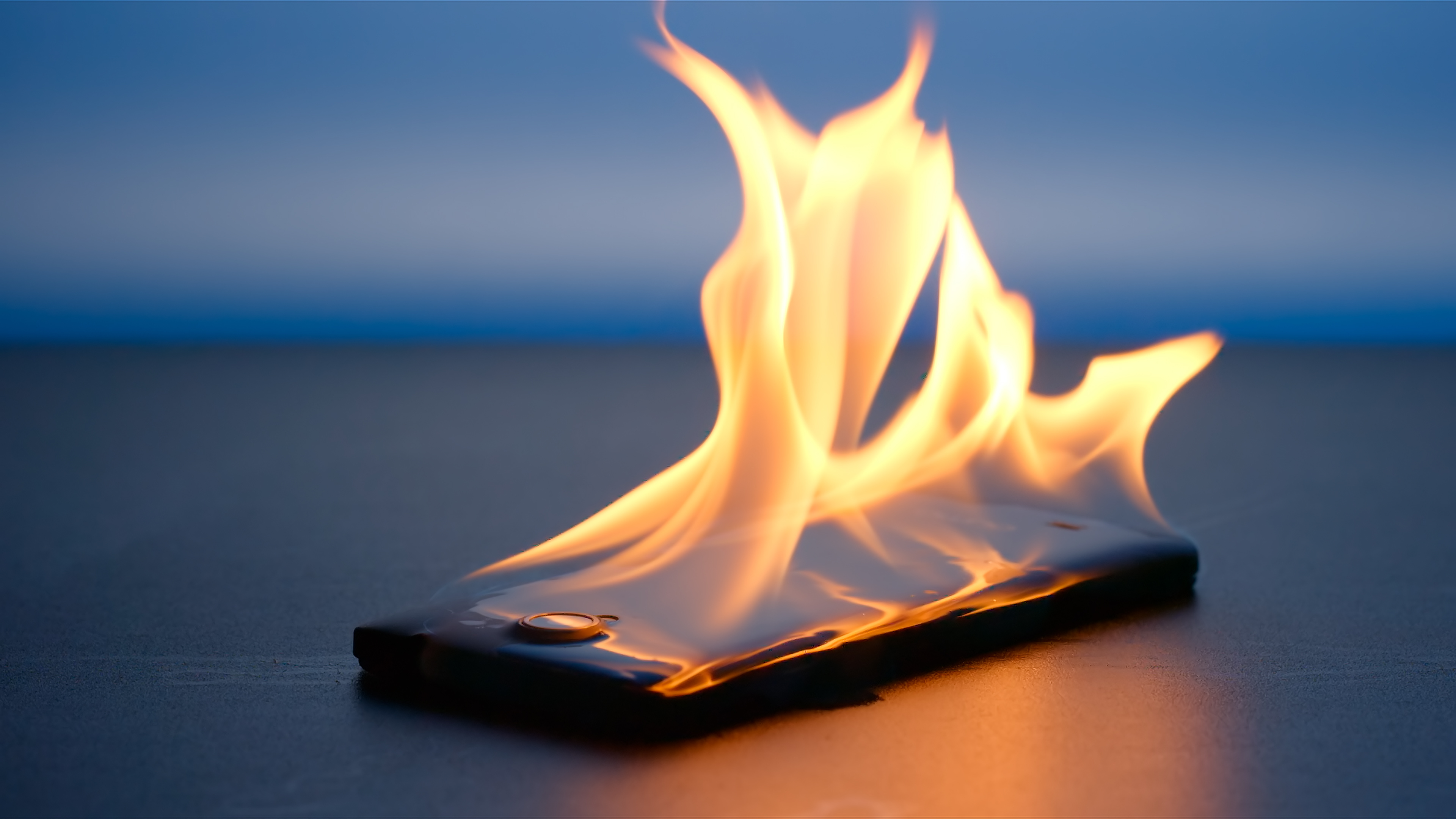 Lithium-Ion fire on mobile phone